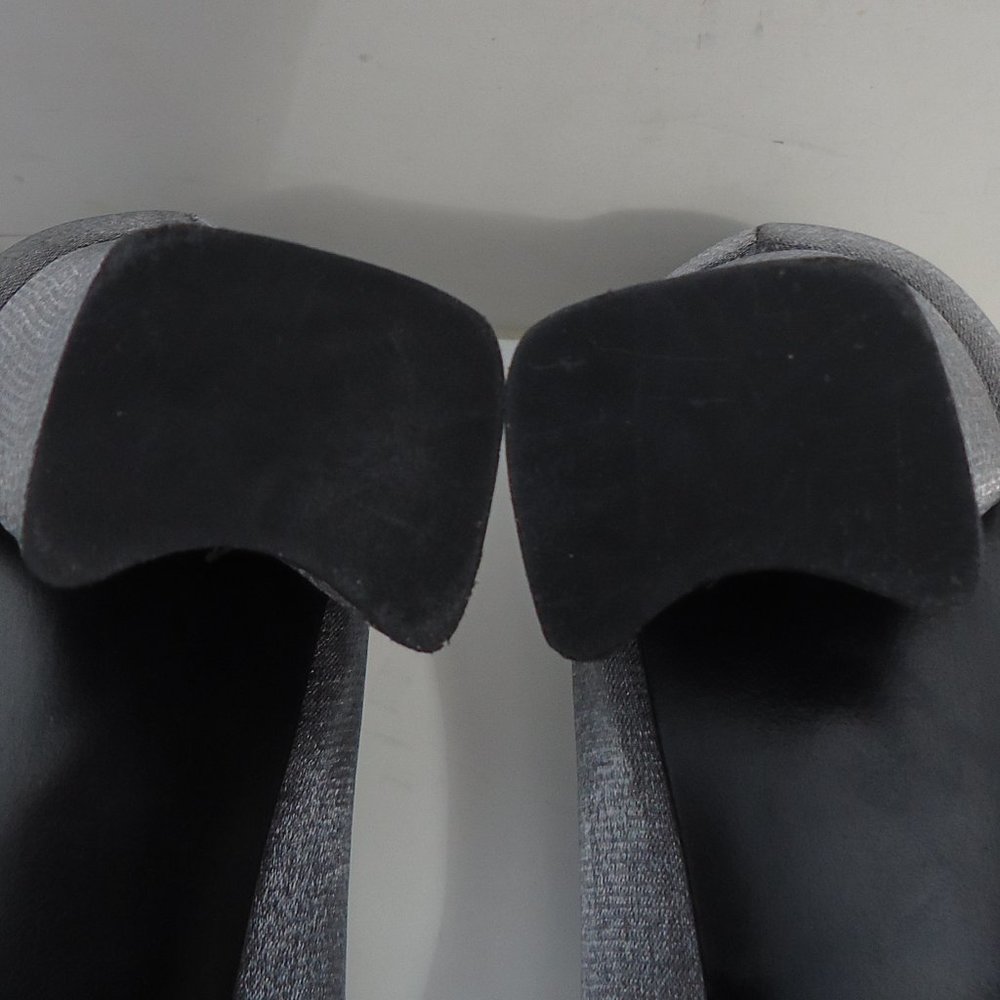 SIZE 9.5 B. Stuart Weitzman dressy satin shoes. - Picture 13 of 16